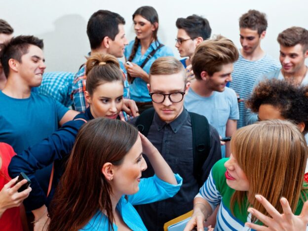 Anxietate socială: Cauze, simptome, tratament