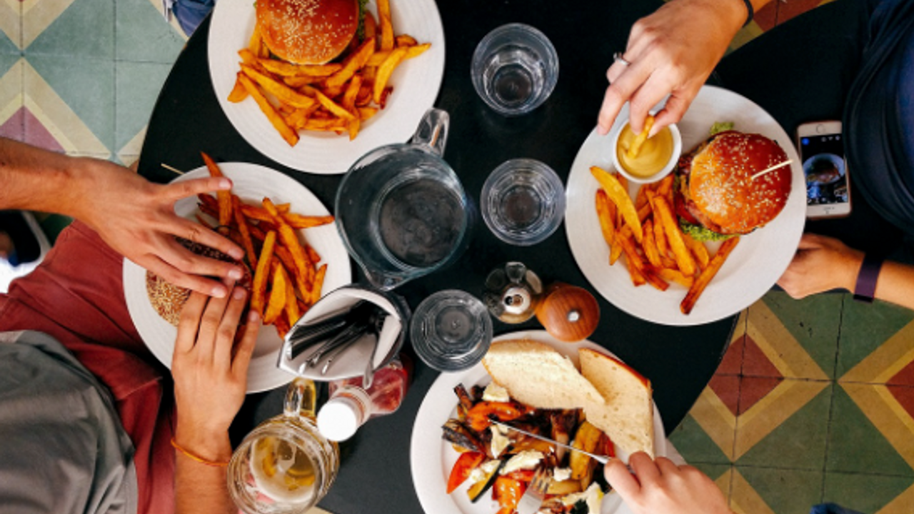 ¿Sabes que relación existe entre los restaurantes de comida rápida y los asesinatos?