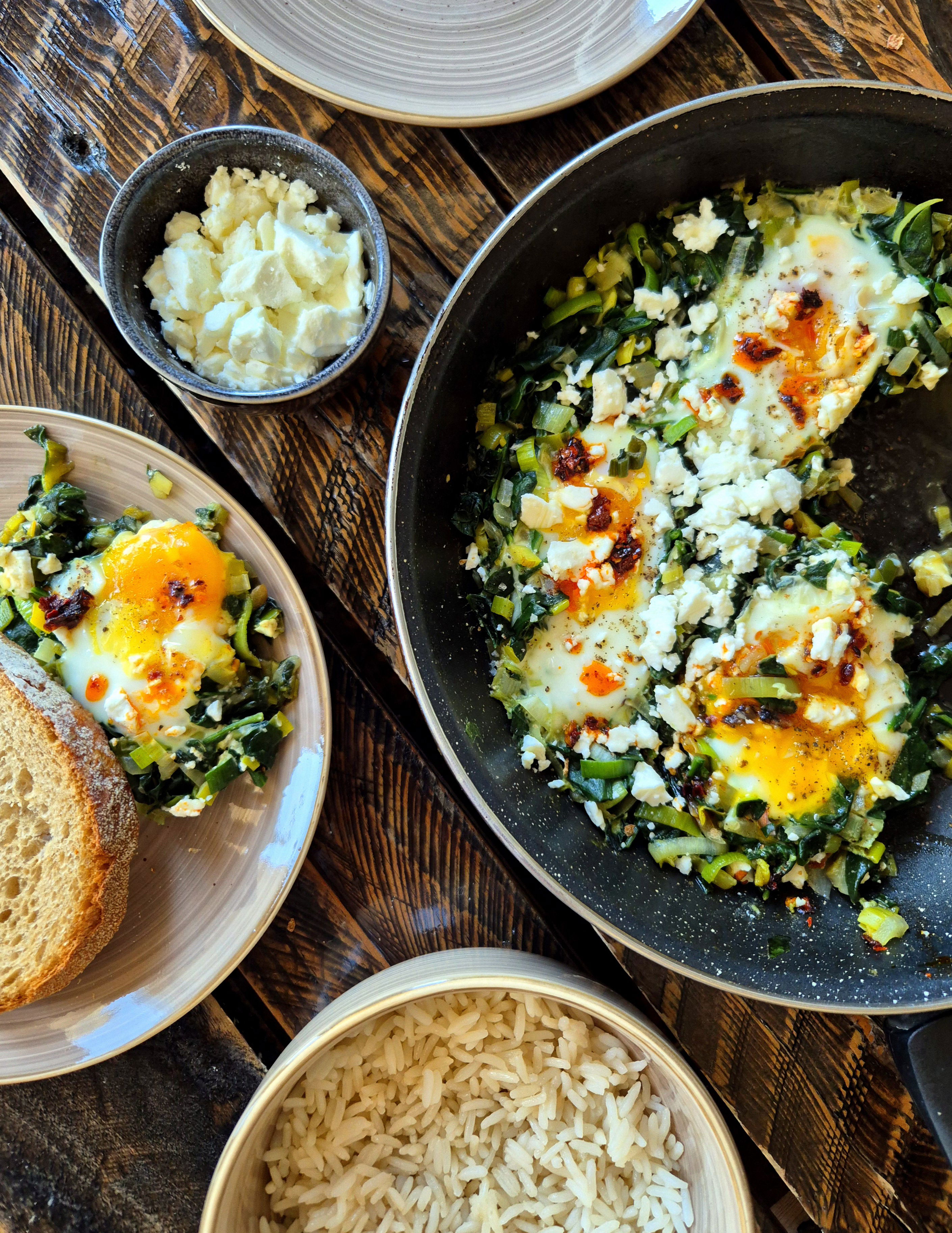 Shakshuka met spinazie en prei
